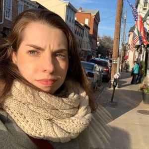 Meet your Posher, Alejandra